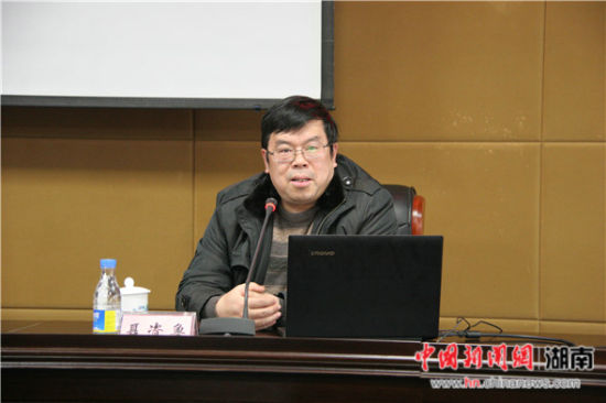 beat365亚洲体育在线官网聂资鲁教授作《深入推进依法治国伟大战略:学习贯彻习近平总书记关于全面依法治国重要论述》专题讲座。.jpg